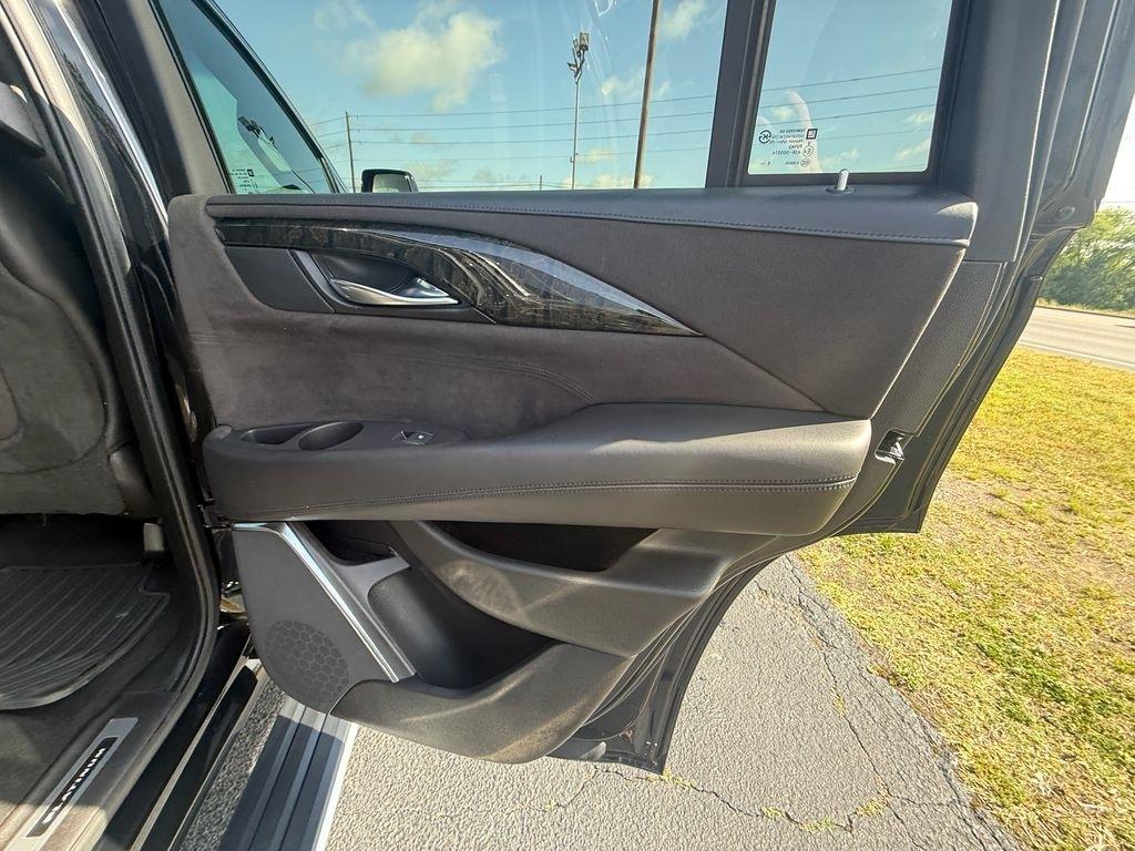 Cadillac Escalade Platinum 4WD 2016