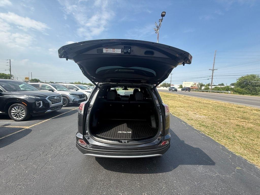 Toyota RAV4 SE 4WD 2017