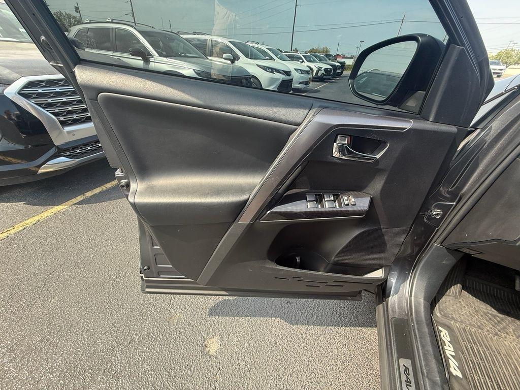 Toyota RAV4 SE 4WD 2017