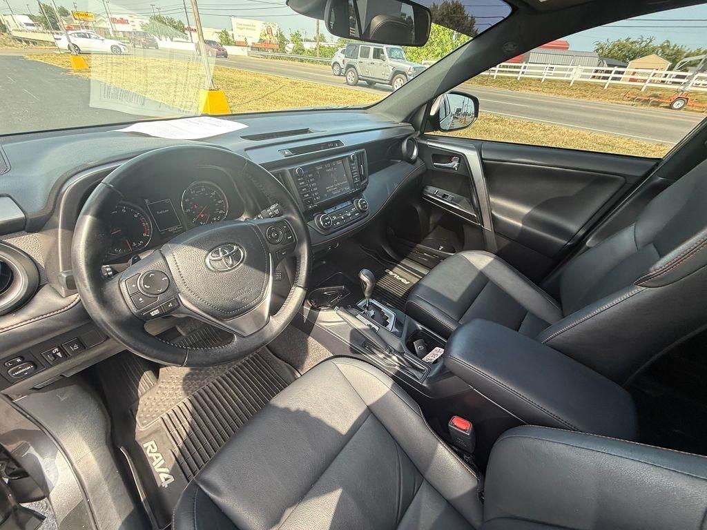 Toyota RAV4 SE 4WD 2017