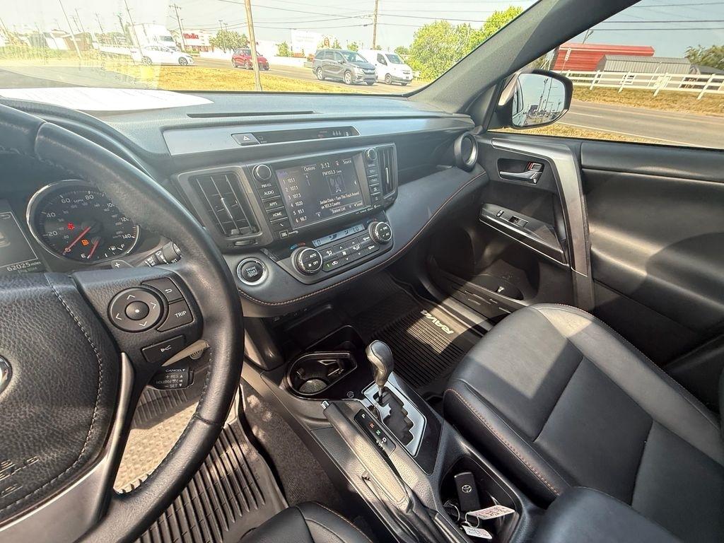 Toyota RAV4 SE 4WD 2017