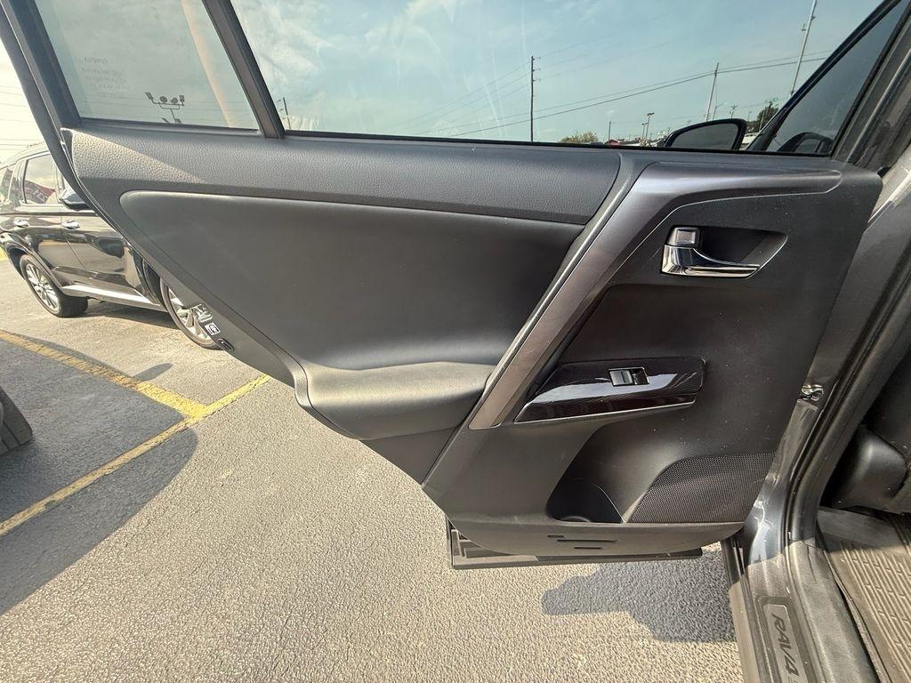 Toyota RAV4 SE 4WD 2017