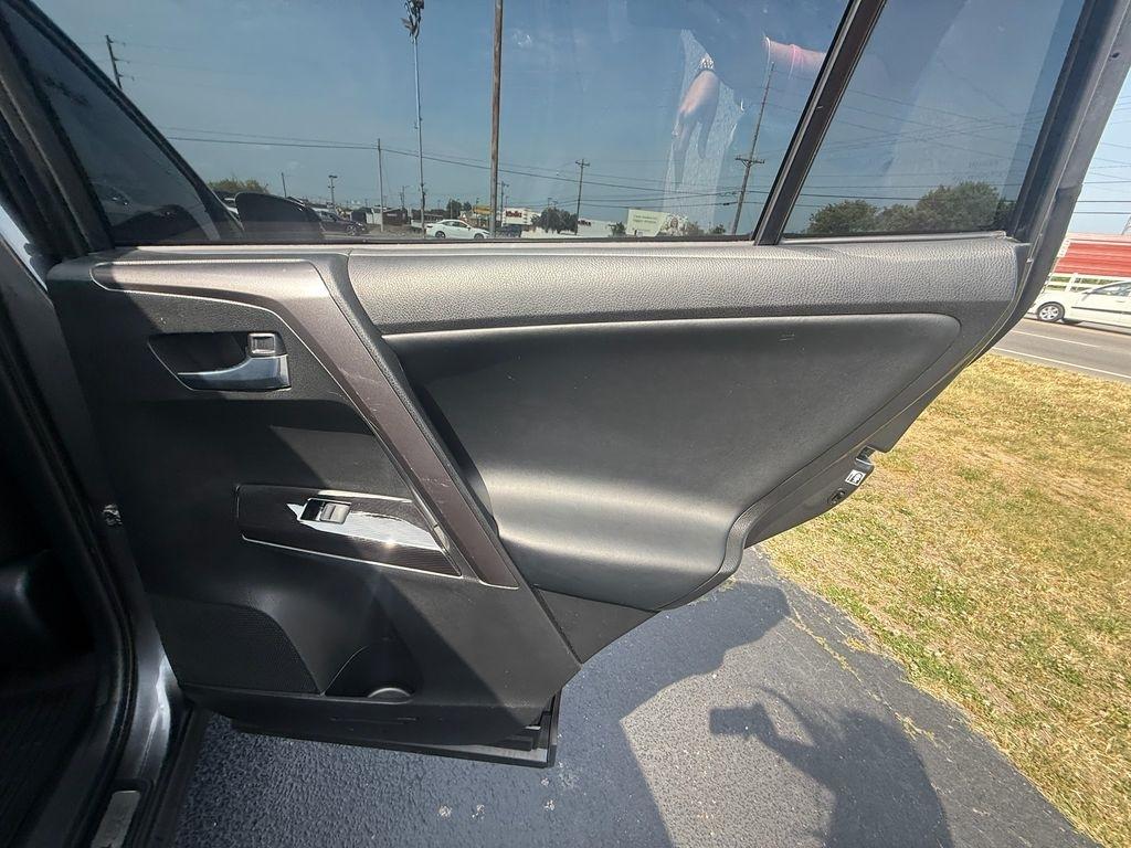 Toyota RAV4 SE 4WD 2017