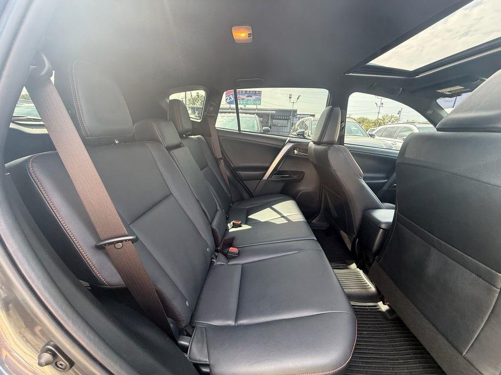 Toyota RAV4 SE 4WD 2017