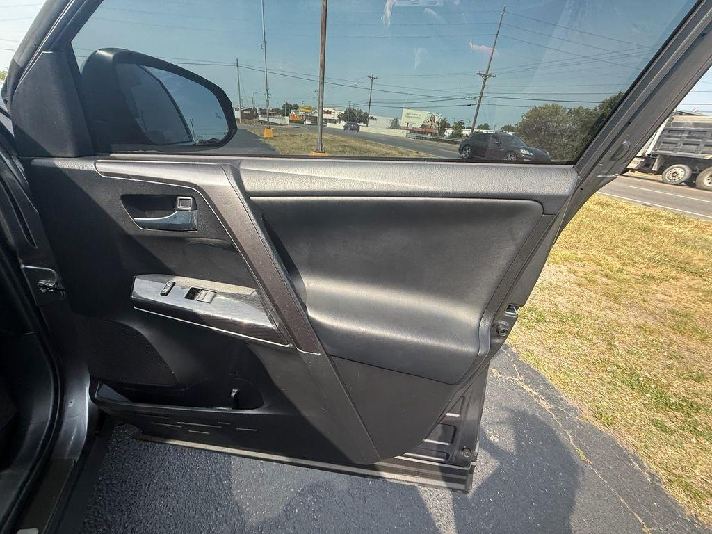 Toyota RAV4 SE 4WD 2017