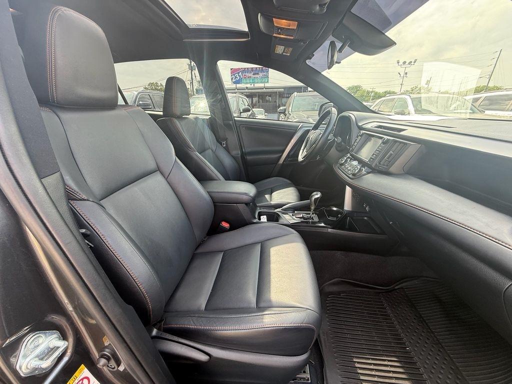 Toyota RAV4 SE 4WD 2017