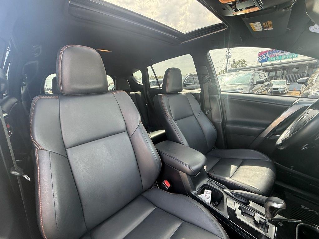 Toyota RAV4 SE 4WD 2017