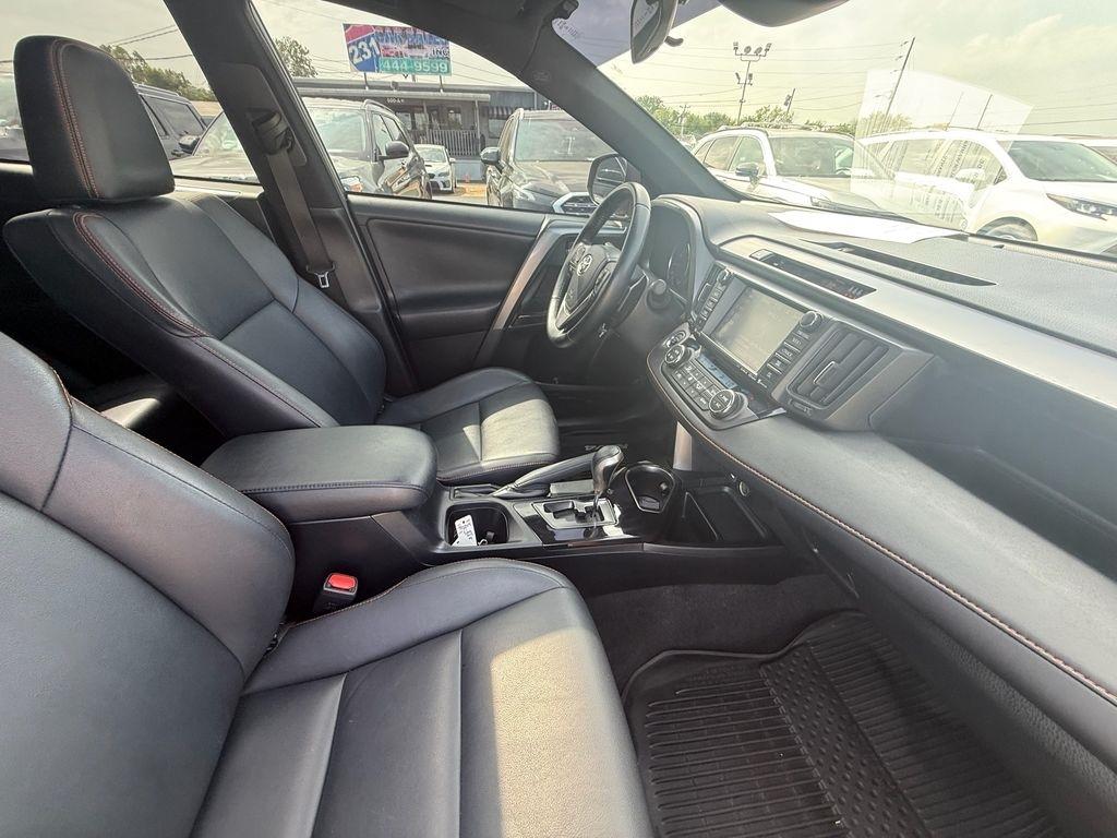 Toyota RAV4 SE 4WD 2017