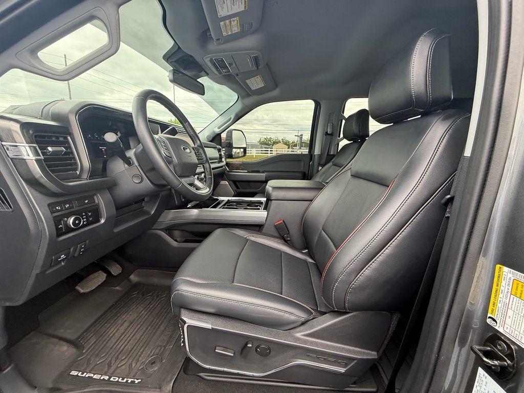 Ford F-250 SD Lariat Crew Cab 4WD 2024
