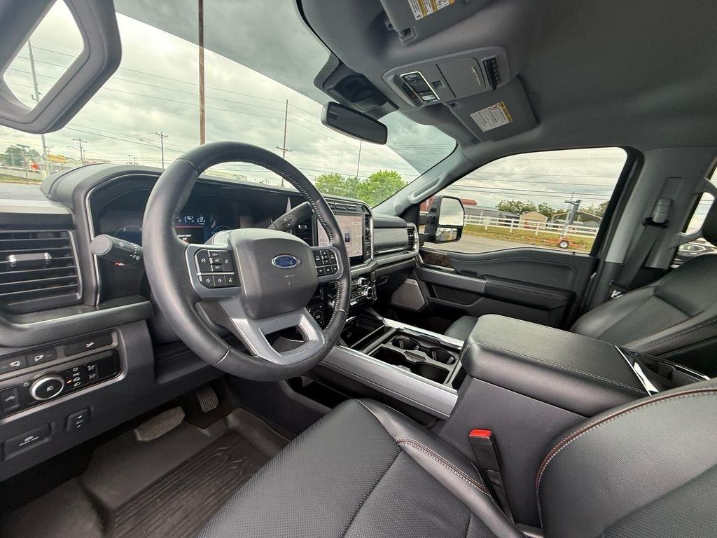 Ford F-250 SD Lariat Crew Cab 4WD 2024