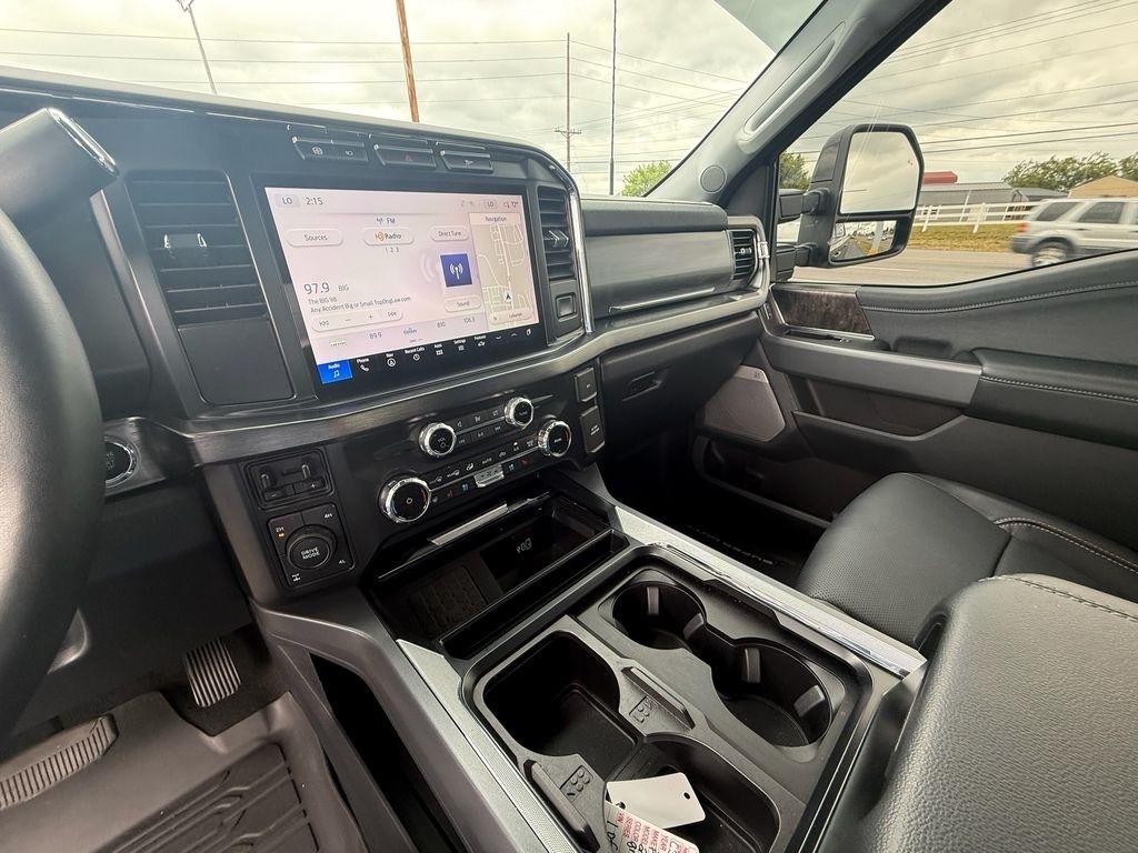 Ford F-250 SD Lariat Crew Cab 4WD 2024