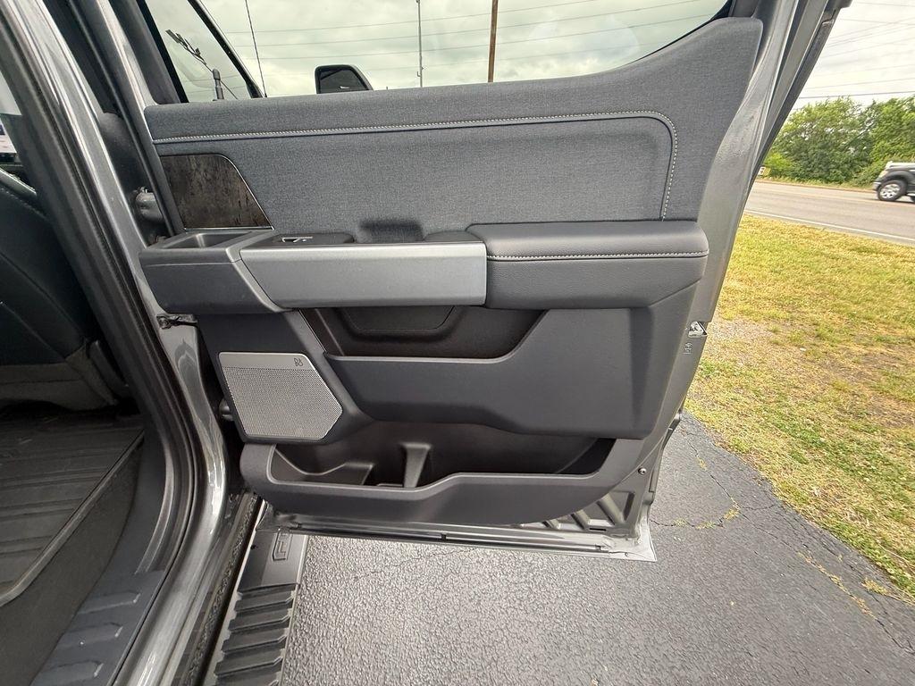 Ford F-250 SD Lariat Crew Cab 4WD 2024