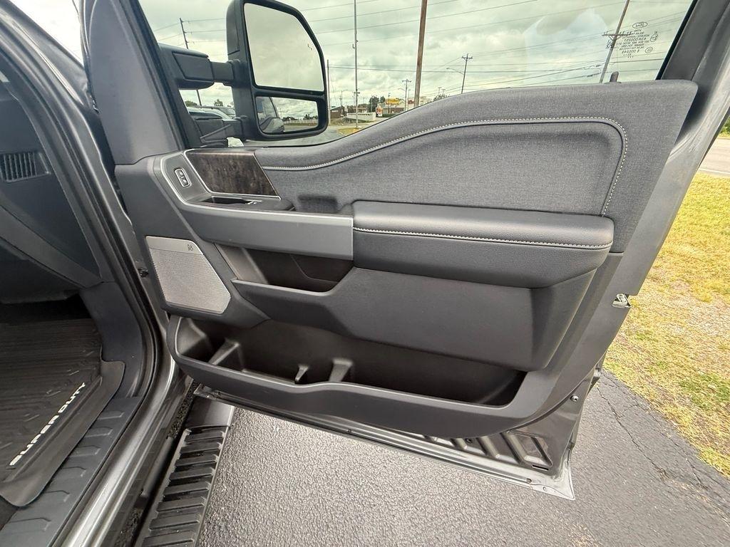 Ford F-250 SD Lariat Crew Cab 4WD 2024