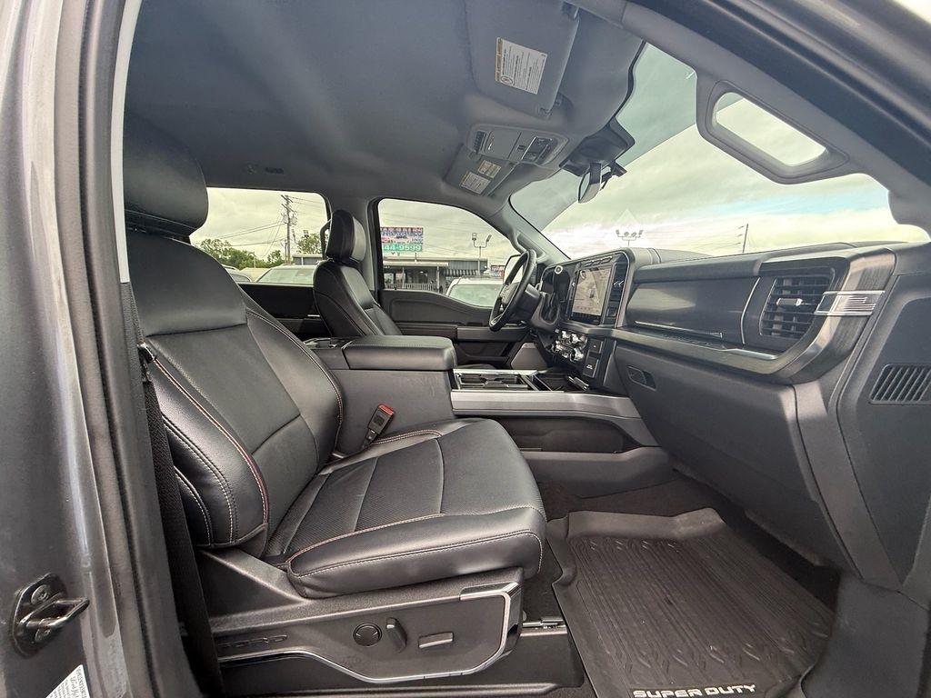 Ford F-250 SD Lariat Crew Cab 4WD 2024
