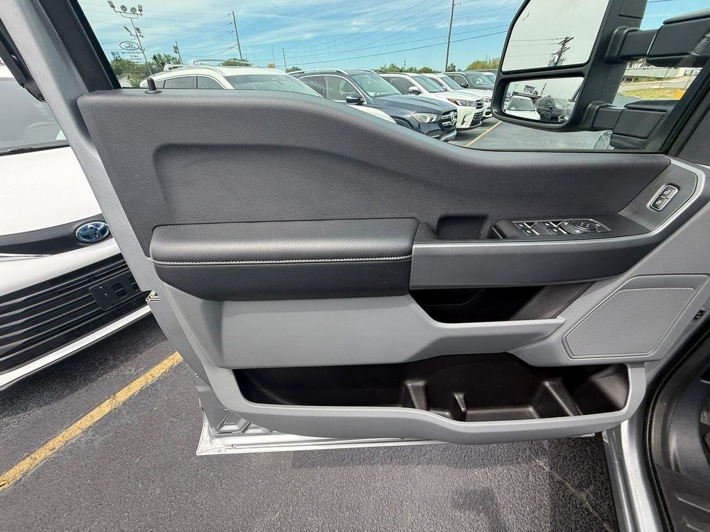 Ford F-250 SD XL Crew Cab 4WD 2024