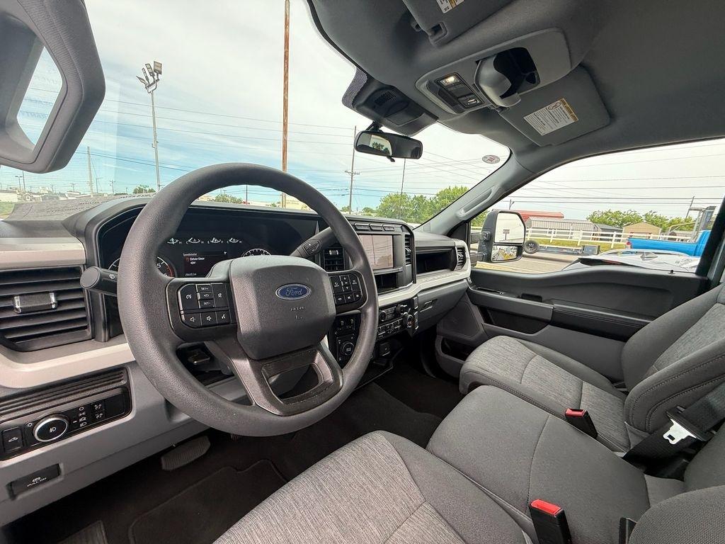 Ford F-250 SD XL Crew Cab 4WD 2024