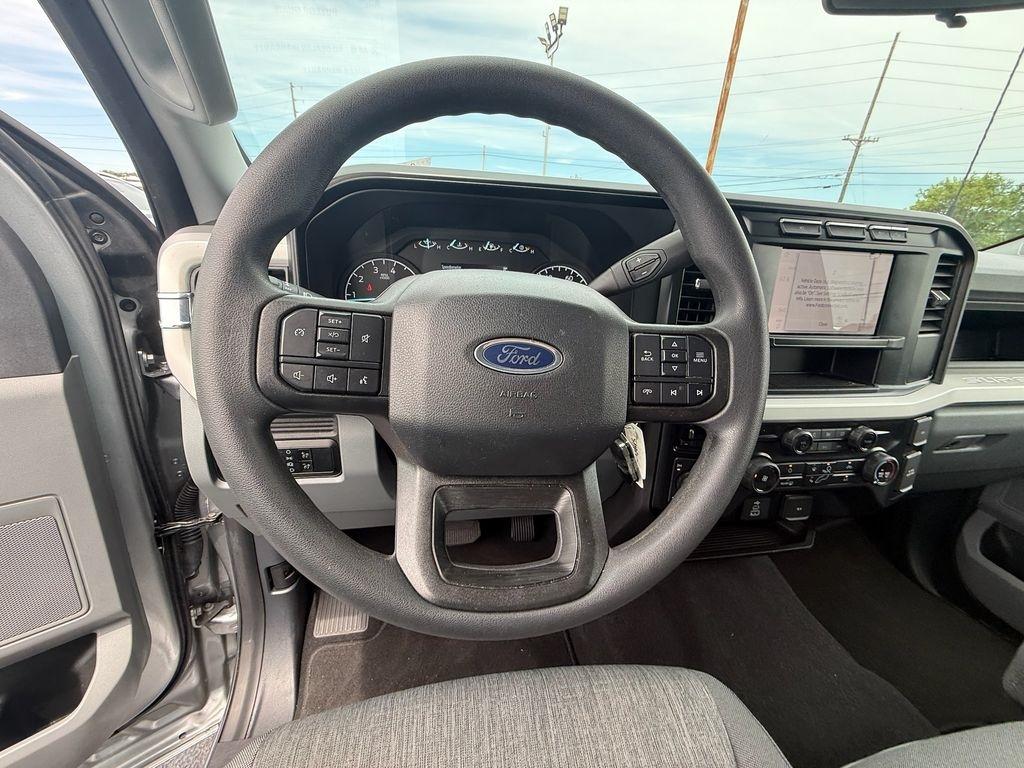 Ford F-250 SD XL Crew Cab 4WD 2024