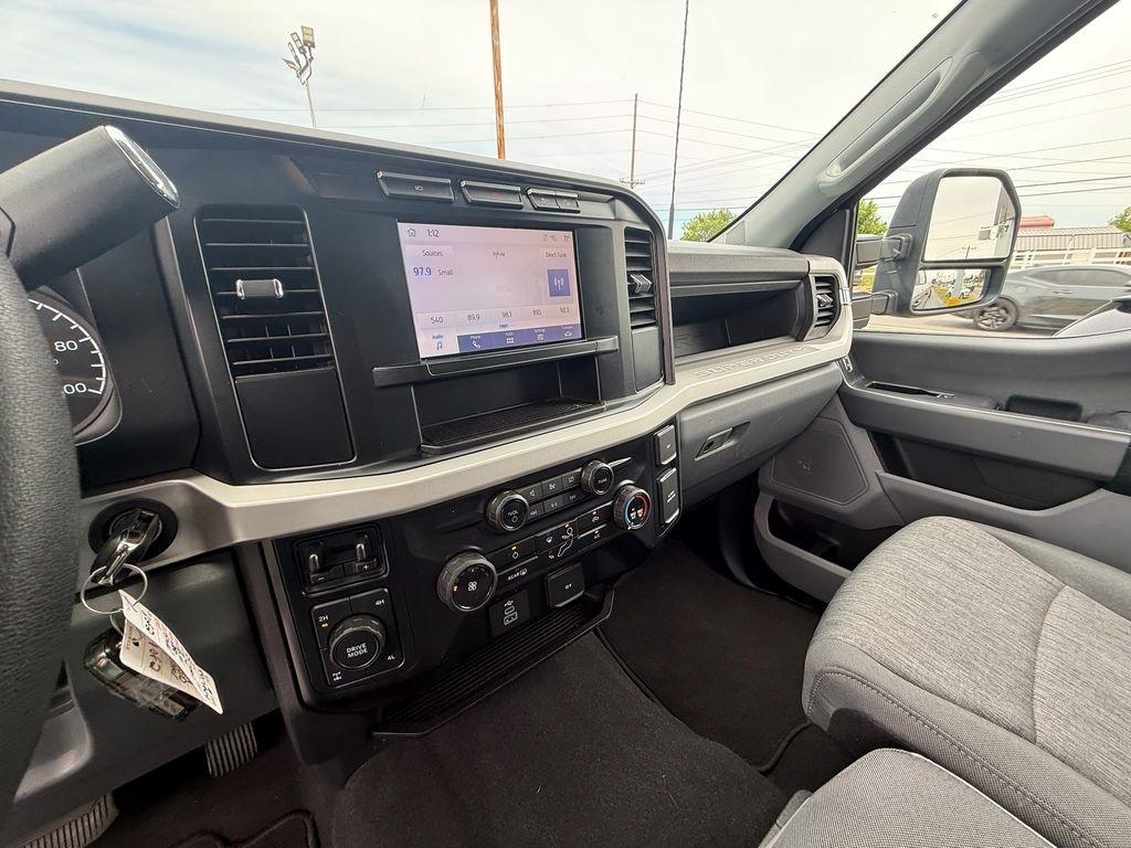 Ford F-250 SD XL Crew Cab 4WD 2024