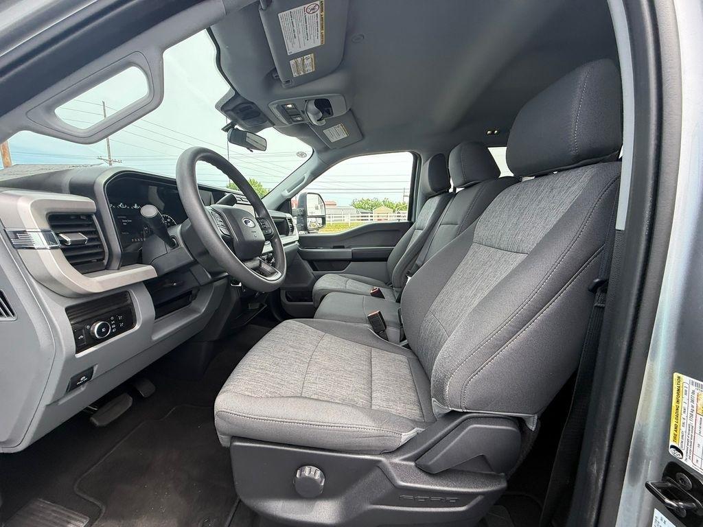 Ford F-250 SD XL Crew Cab 4WD 2024