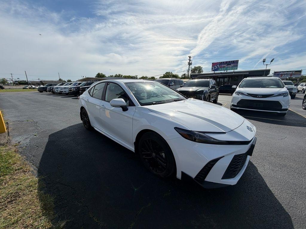 Toyota Camry Hybrid XLE 2025
