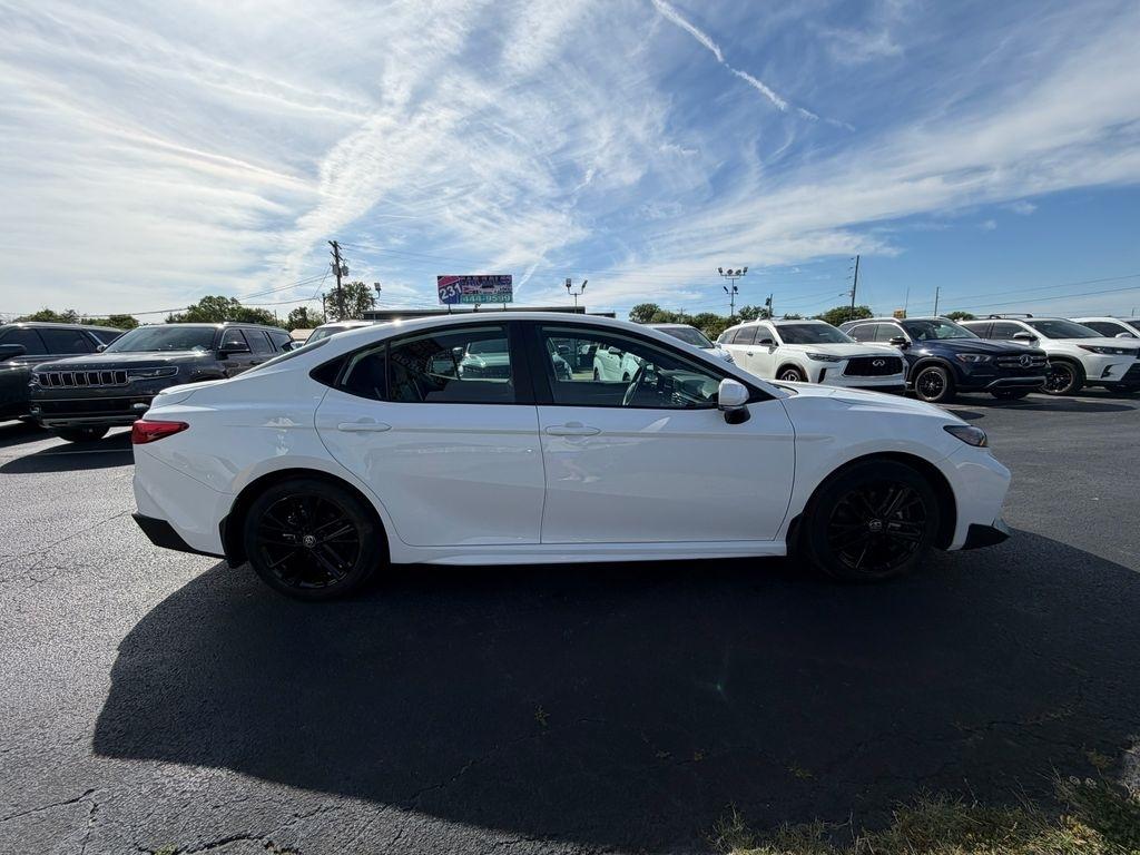 Toyota Camry Hybrid XLE 2025