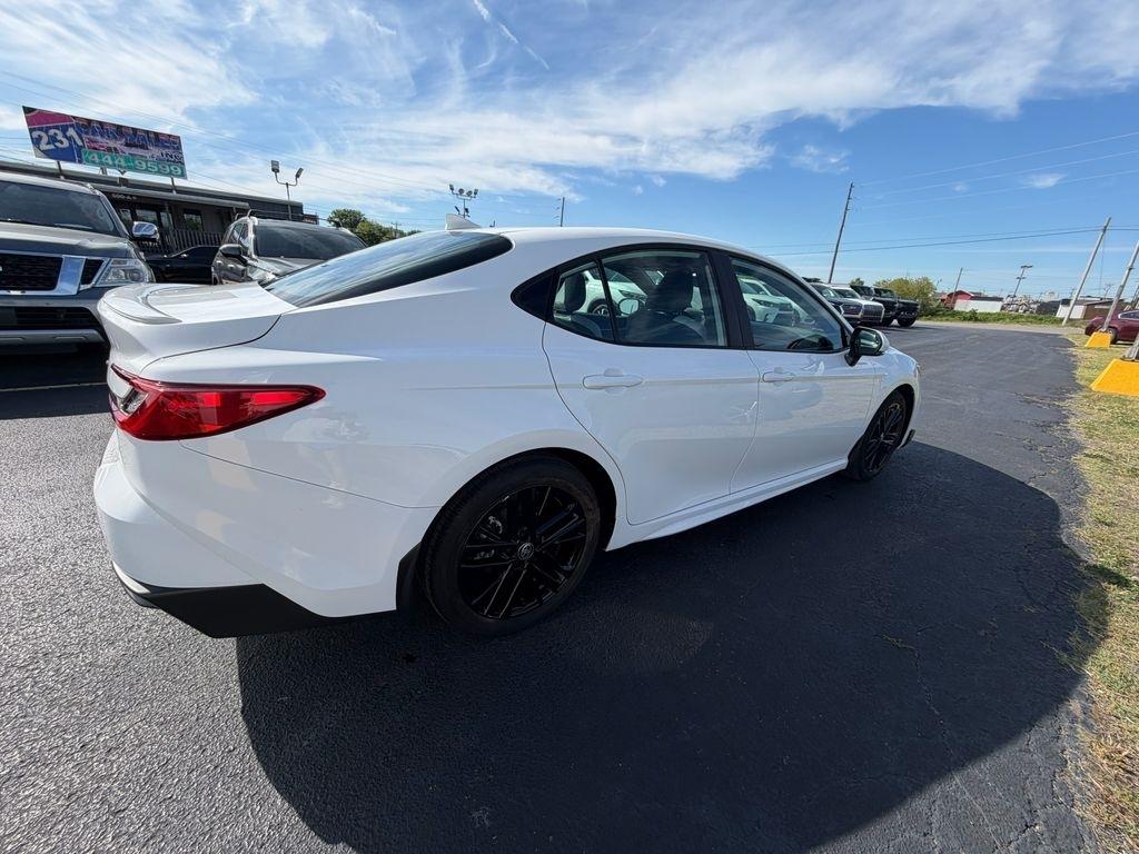 Toyota Camry Hybrid XLE 2025