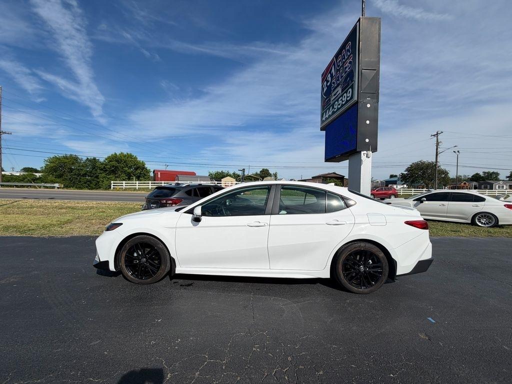 Toyota Camry Hybrid XLE 2025