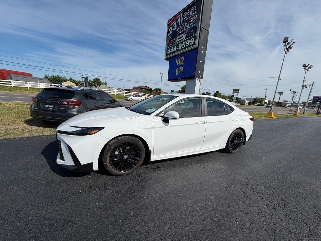 Toyota Camry Hybrid XLE 2025