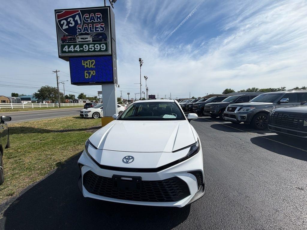 Toyota Camry Hybrid XLE 2025