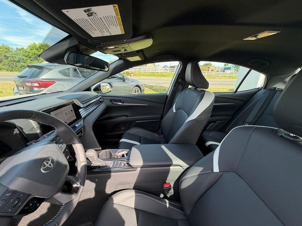 Toyota Camry Hybrid XLE 2025