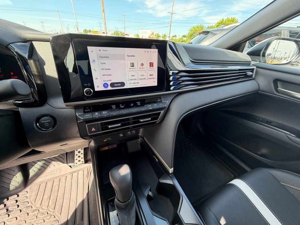 Toyota Camry Hybrid XLE 2025