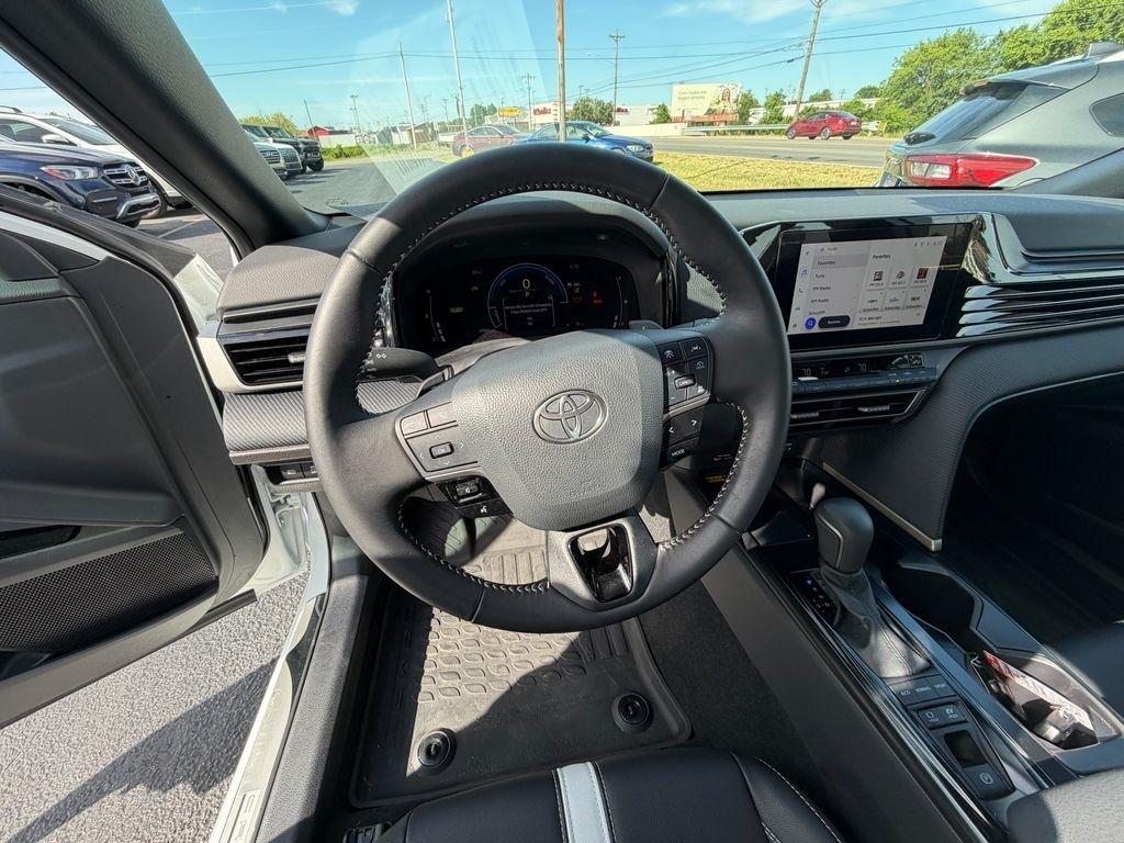 Toyota Camry Hybrid XLE 2025