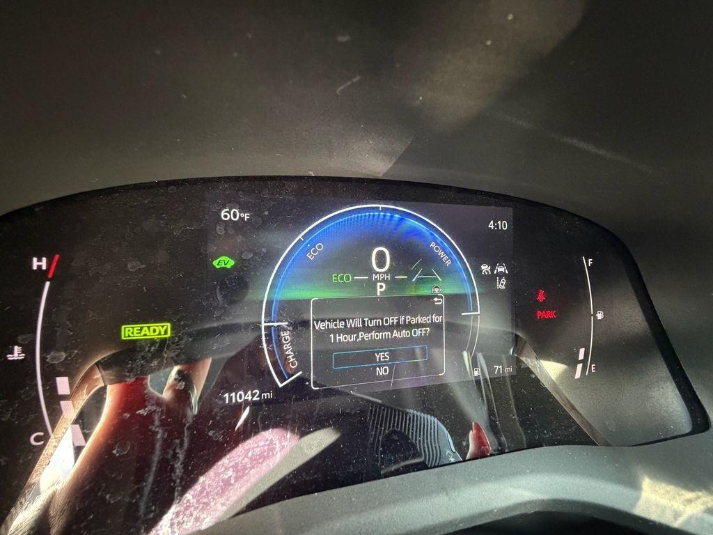 Toyota Camry Hybrid XLE 2025