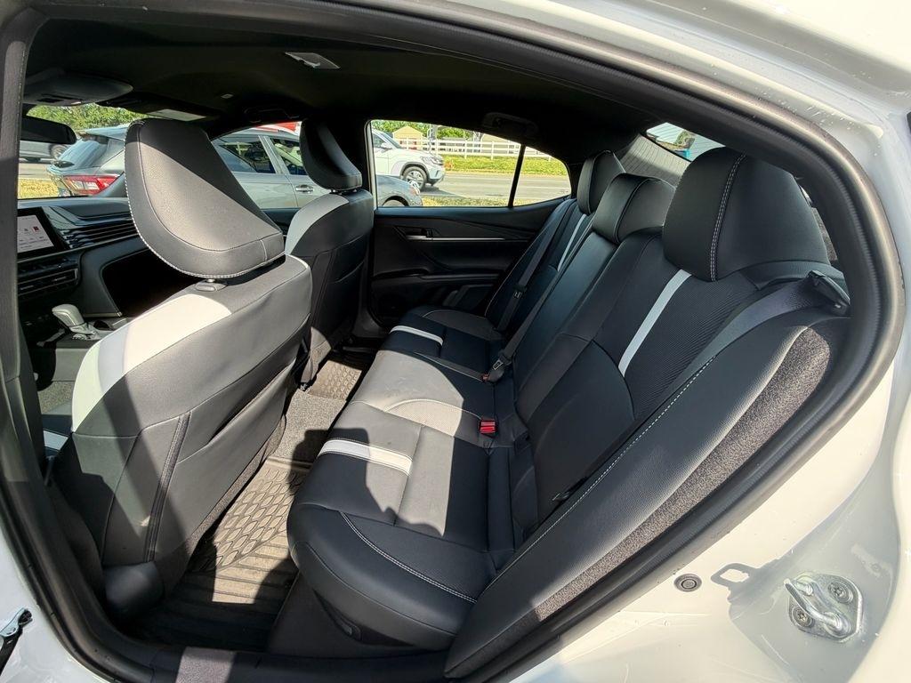 Toyota Camry Hybrid XLE 2025
