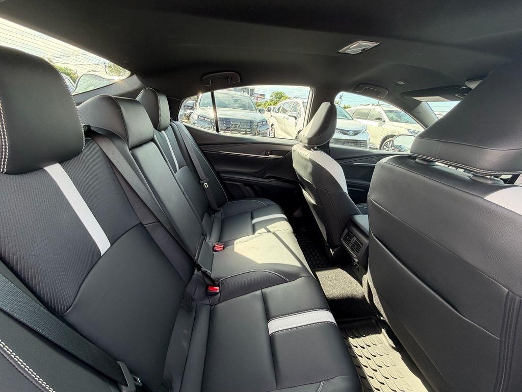 Toyota Camry Hybrid XLE 2025