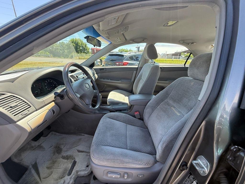 Toyota Camry Standard 2004
