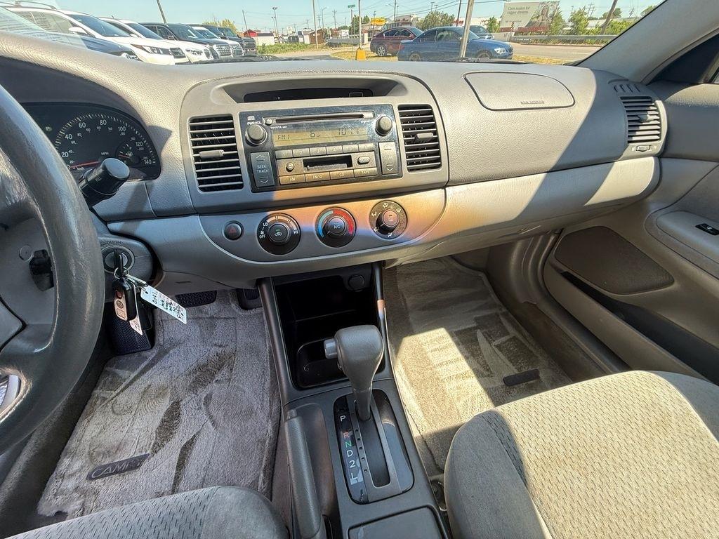 Toyota Camry Standard 2004