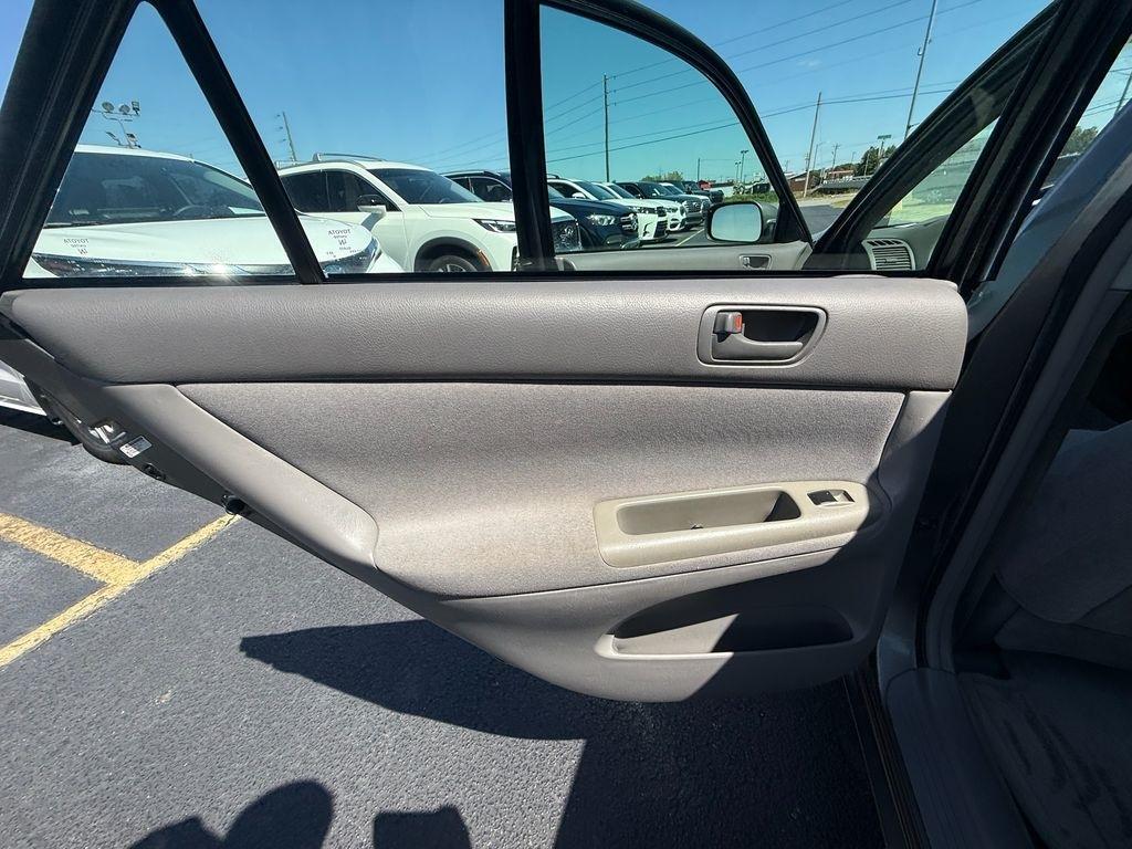 Toyota Camry Standard 2004