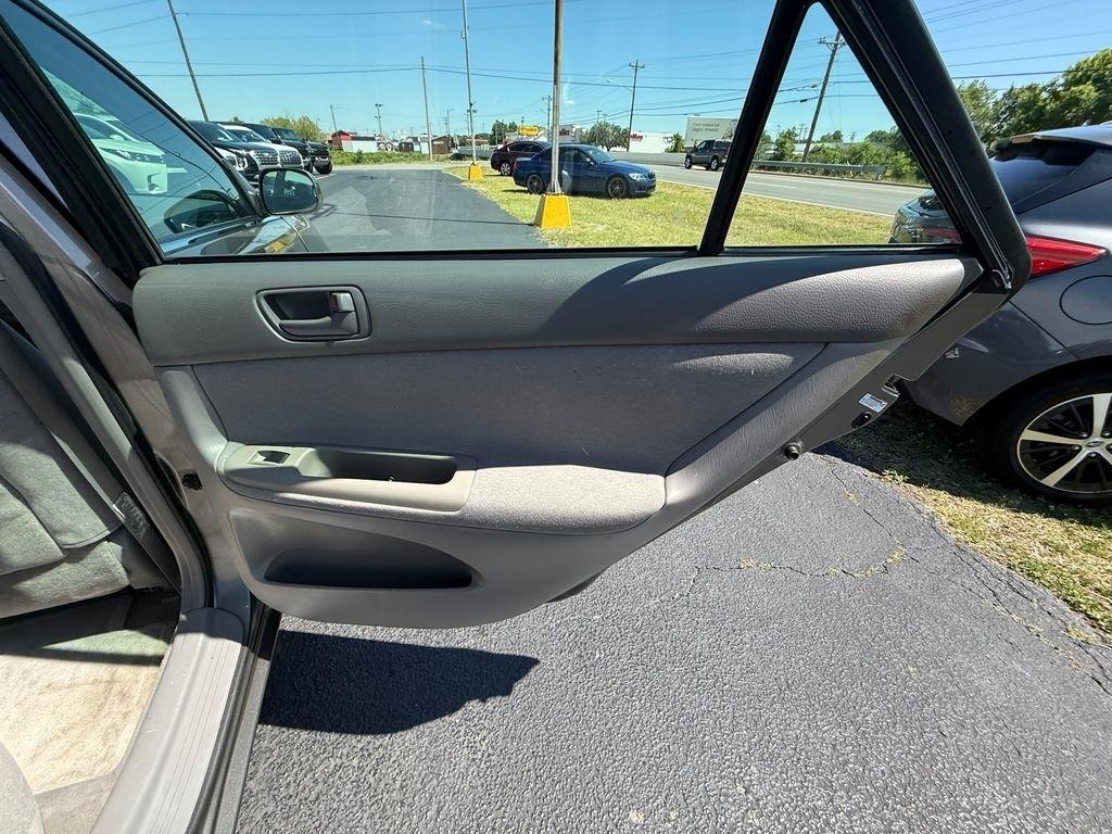 Toyota Camry Standard 2004