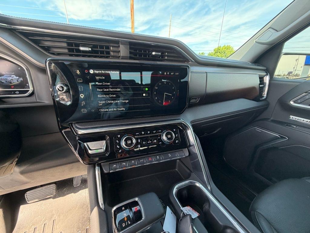 GMC Sierra 1500 Denali Crew Cab 4WD 2025