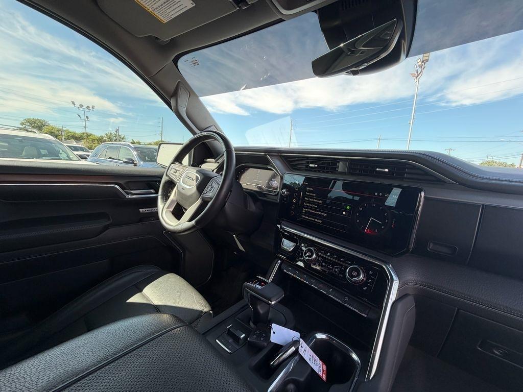 GMC Sierra 1500 Denali Crew Cab 4WD 2025