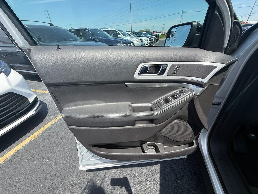 Ford Explorer XLT FWD 2012