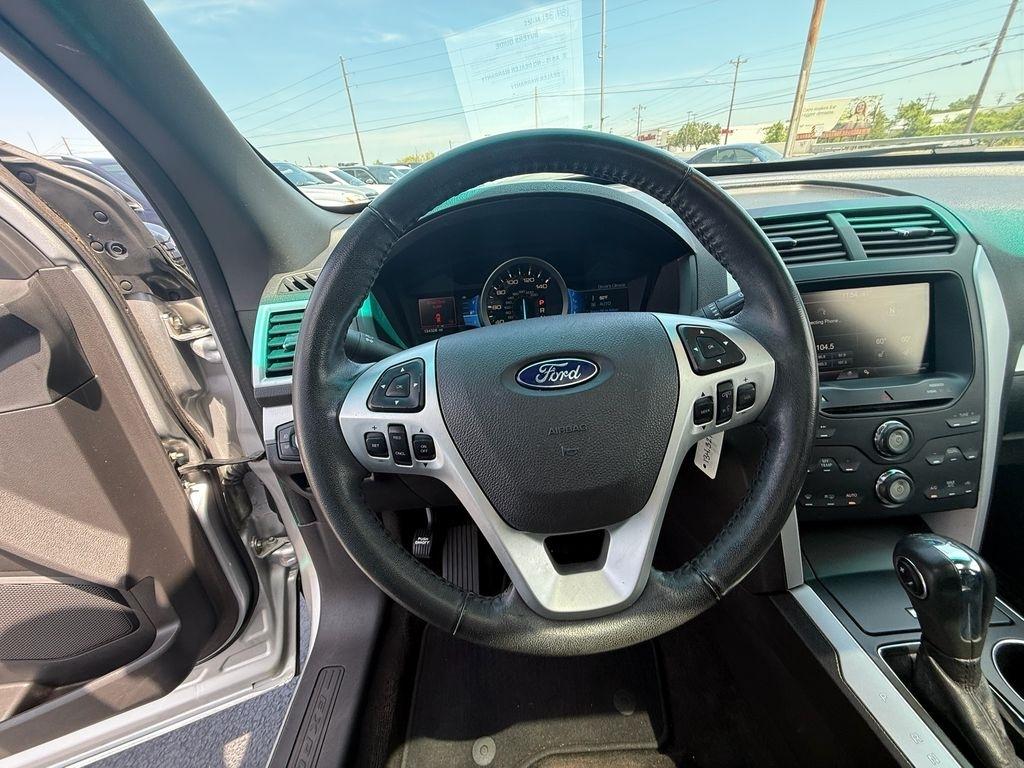 Ford Explorer XLT FWD 2012