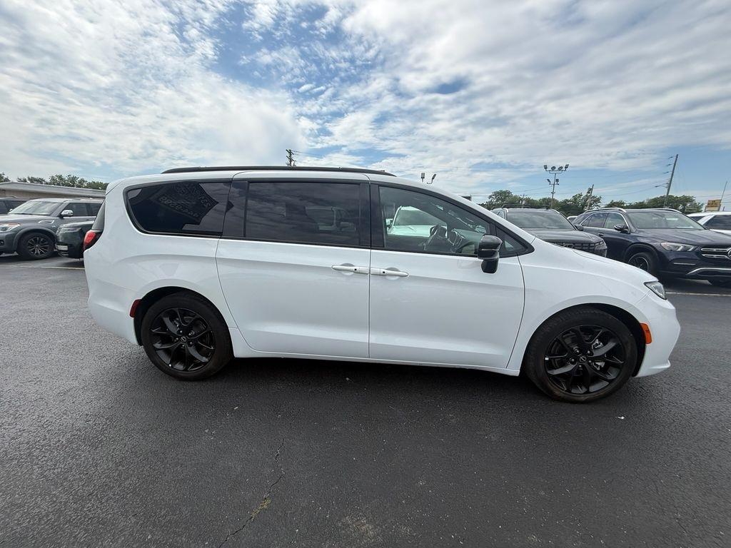 Chrysler Pacifica Limited 2025
