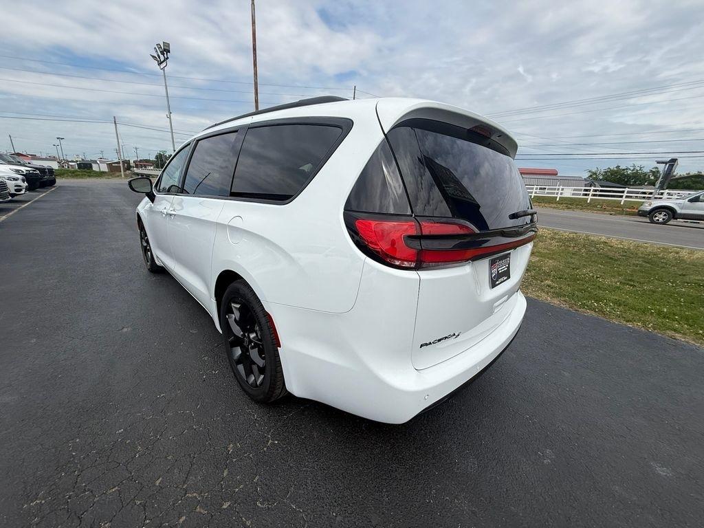 Chrysler Pacifica Limited 2025
