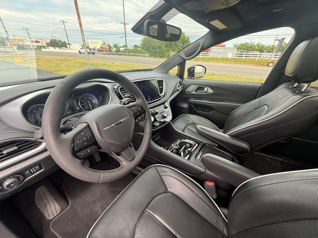 Chrysler Pacifica Limited 2025