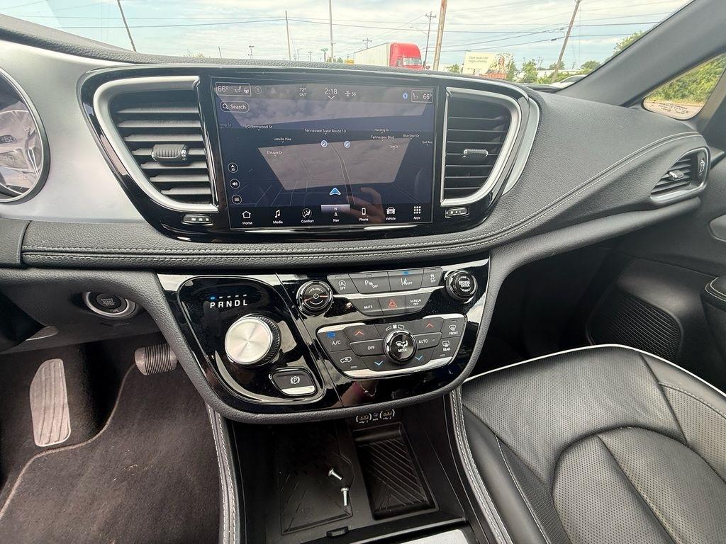 Chrysler Pacifica Limited 2025