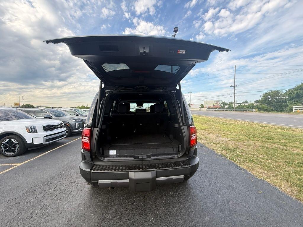 Toyota Land Cruiser Base 2025