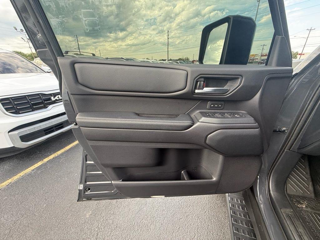 Toyota Land Cruiser Base 2025