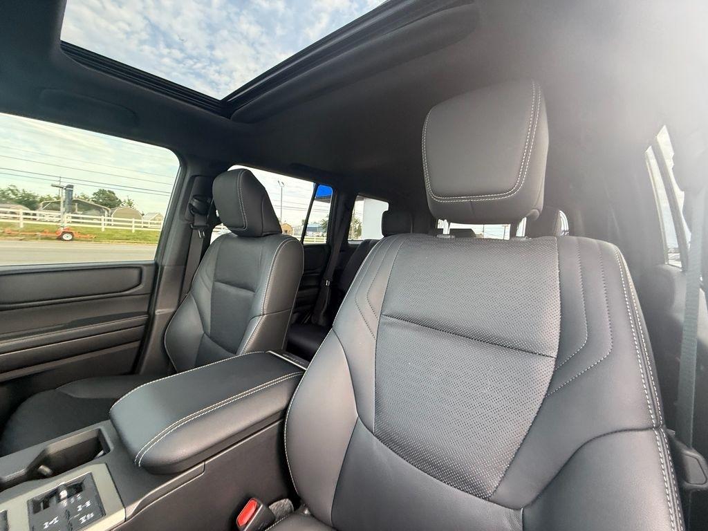 Toyota Land Cruiser Base 2025